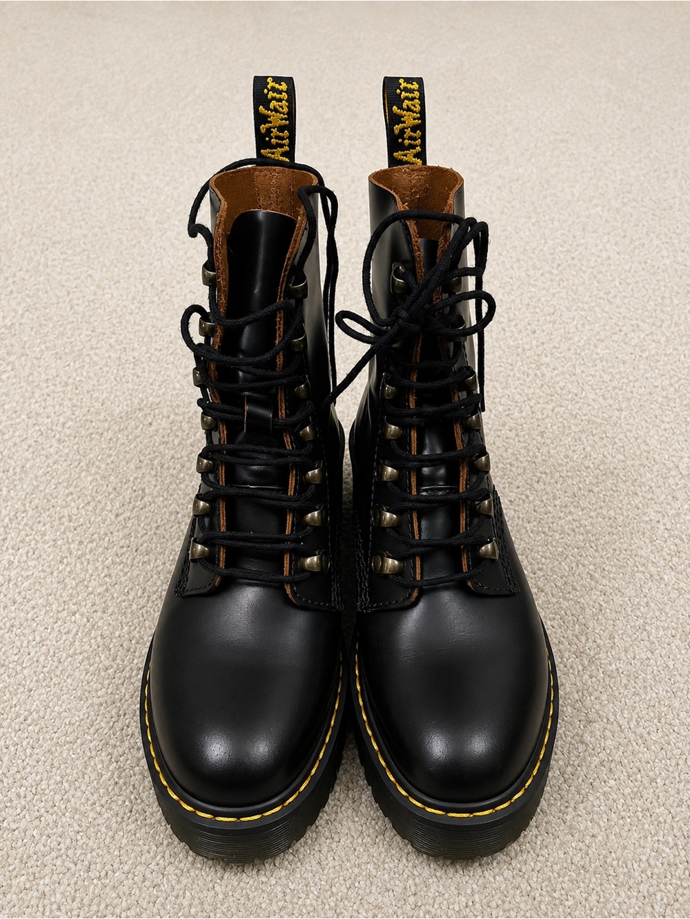 NEW Dr. Martens Leona Black Smooth Leather Platform Lace-Up Boots size 6.